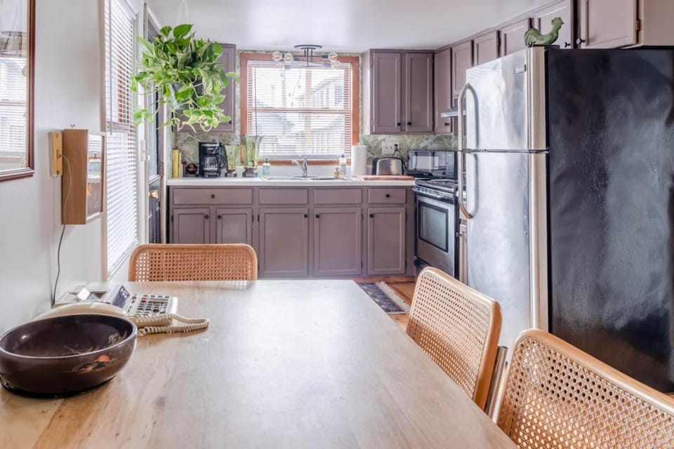 Downtown Lakefront Hideaway Apartment in Burlington