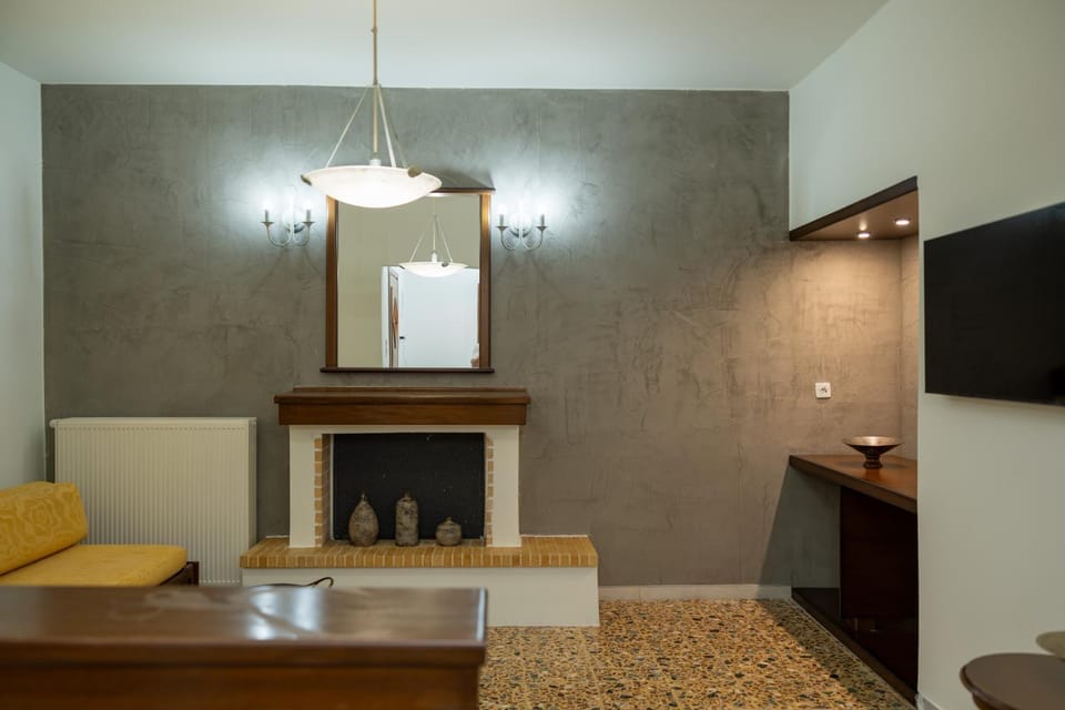 TV and multimedia, Living room, Seating area, flat iron