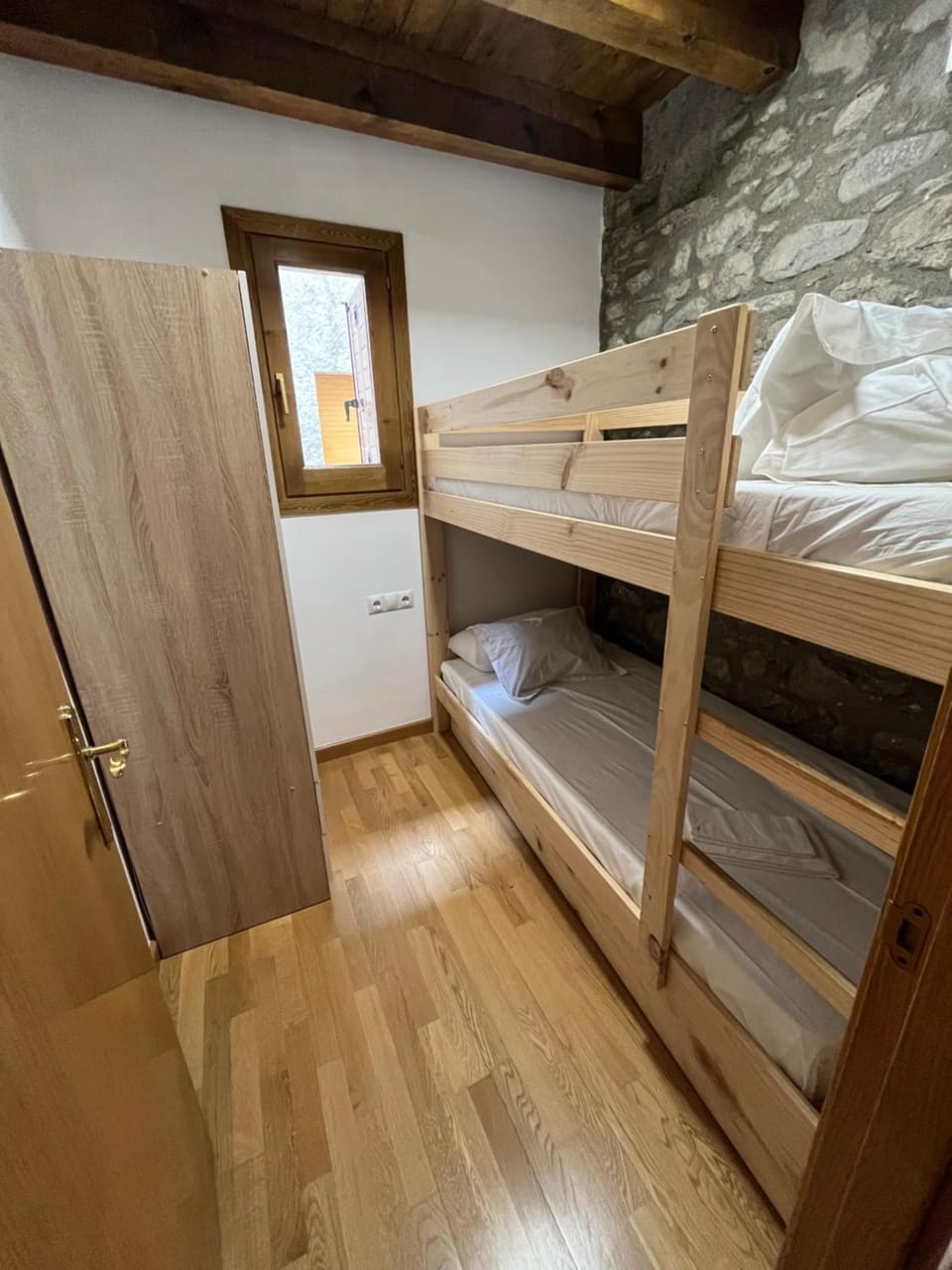 Bedroom, bunk bed
