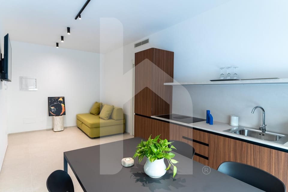 TV and multimedia, Kitchen or kitchenette, Living room, Seating area, Dining area