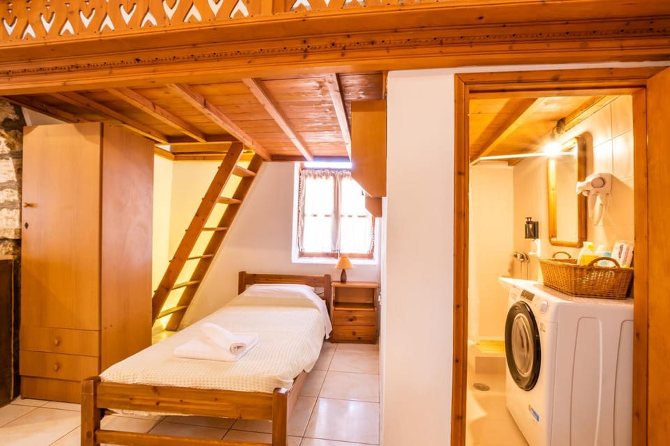 Bed, Bathroom, Photo of the whole room, towels, washing machine, dryer