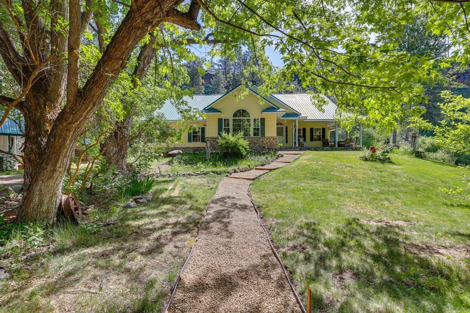 Riverfront & Lake Retreat: 9 Mi to Lucky Peak! House in Idaho