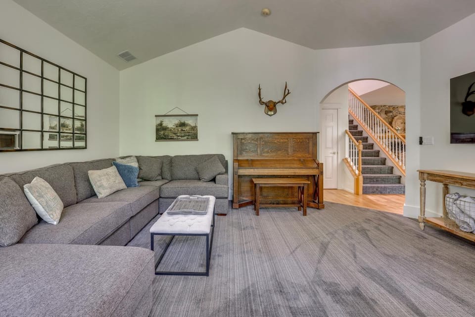 Riverfront & Lake Retreat: 9 Mi to Lucky Peak! House in Idaho