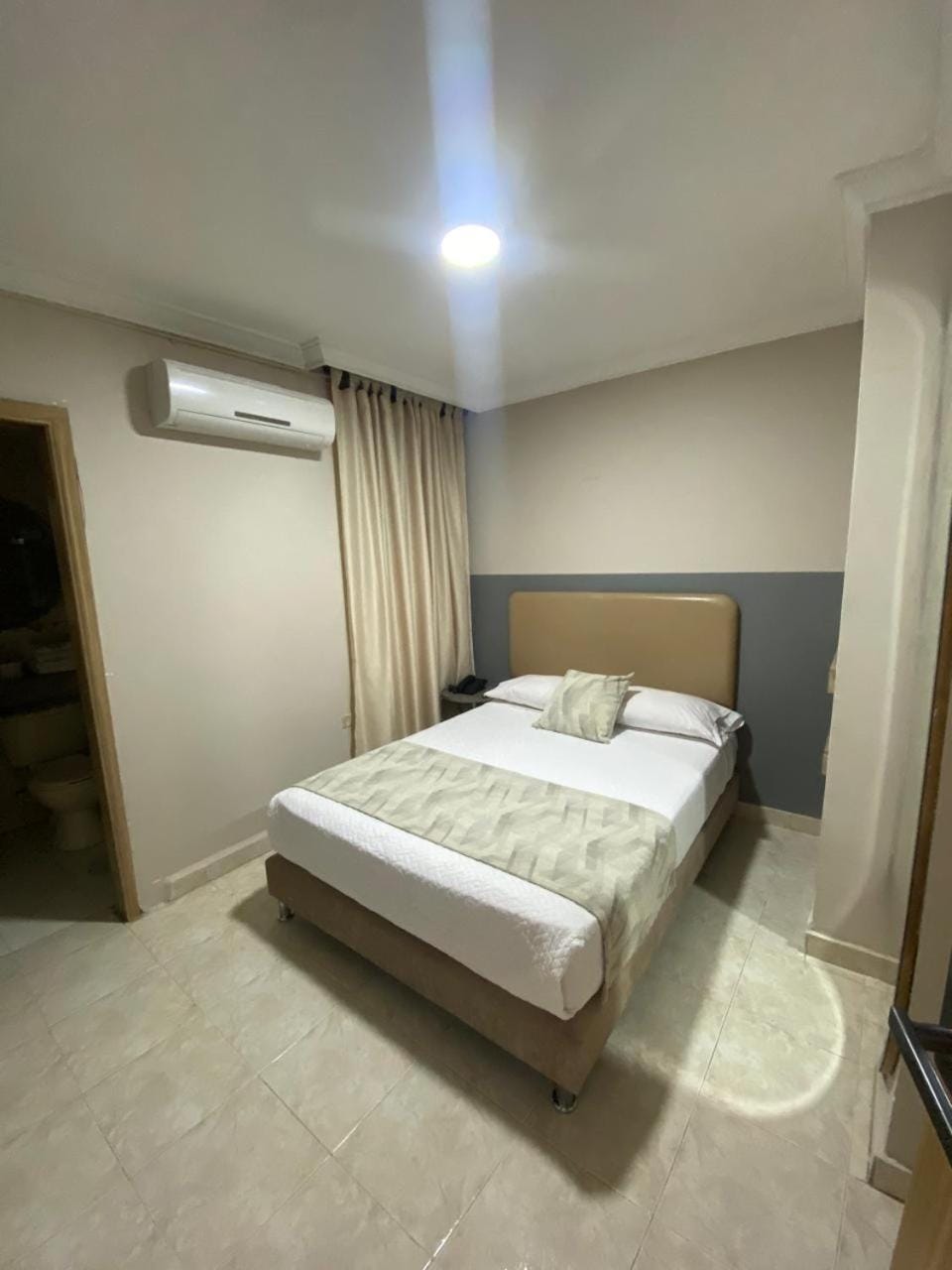 Photo of the whole room, Bedroom