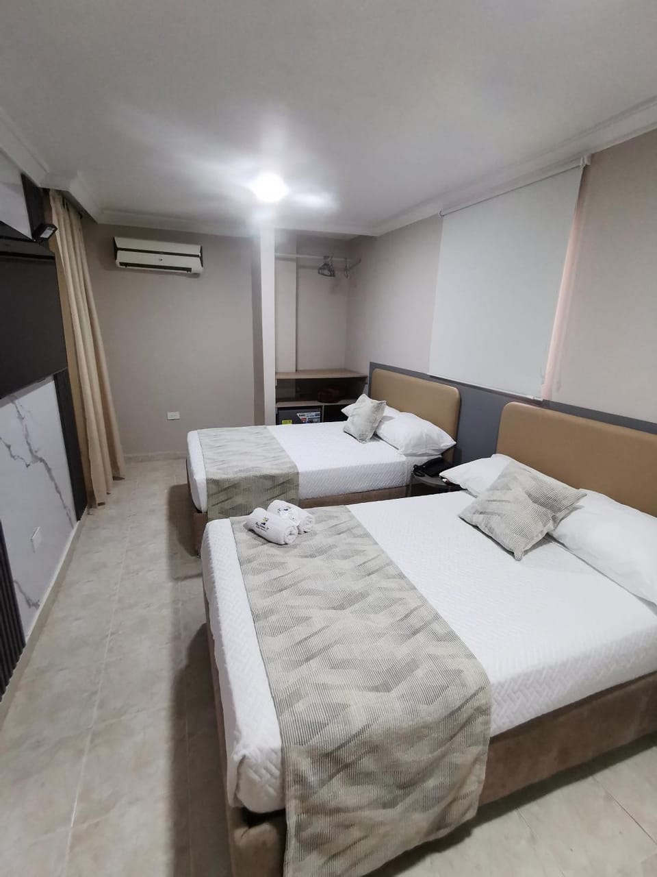 Photo of the whole room, towels