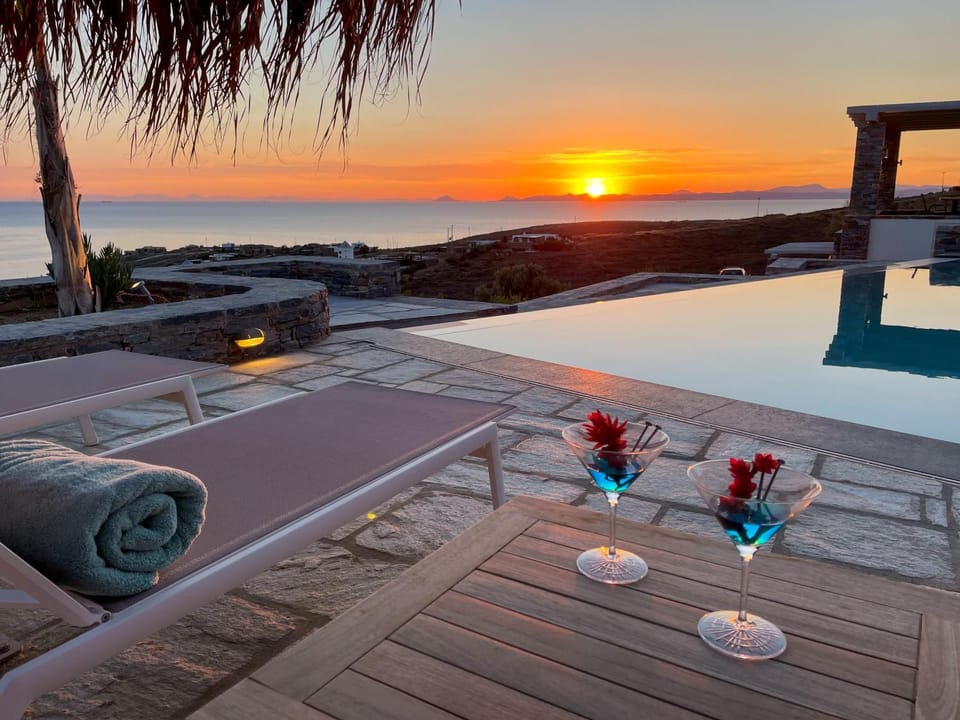Day, Natural landscape, View (from property/room), Pool view, Sea view, Swimming pool, Sunset, sunbed
