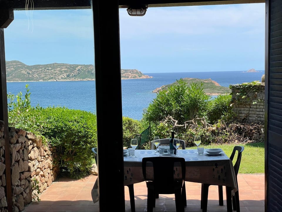 Patio, Natural landscape, View (from property/room), Balcony/Terrace, Dining area, Sea view