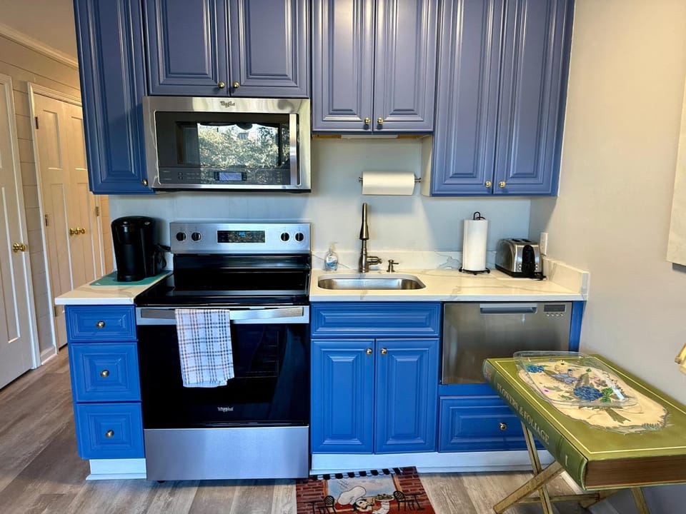 Kitchen or kitchenette, dishwasher, oven, stove