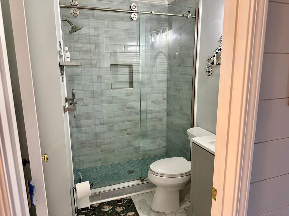 Shower, Toilet, Bathroom