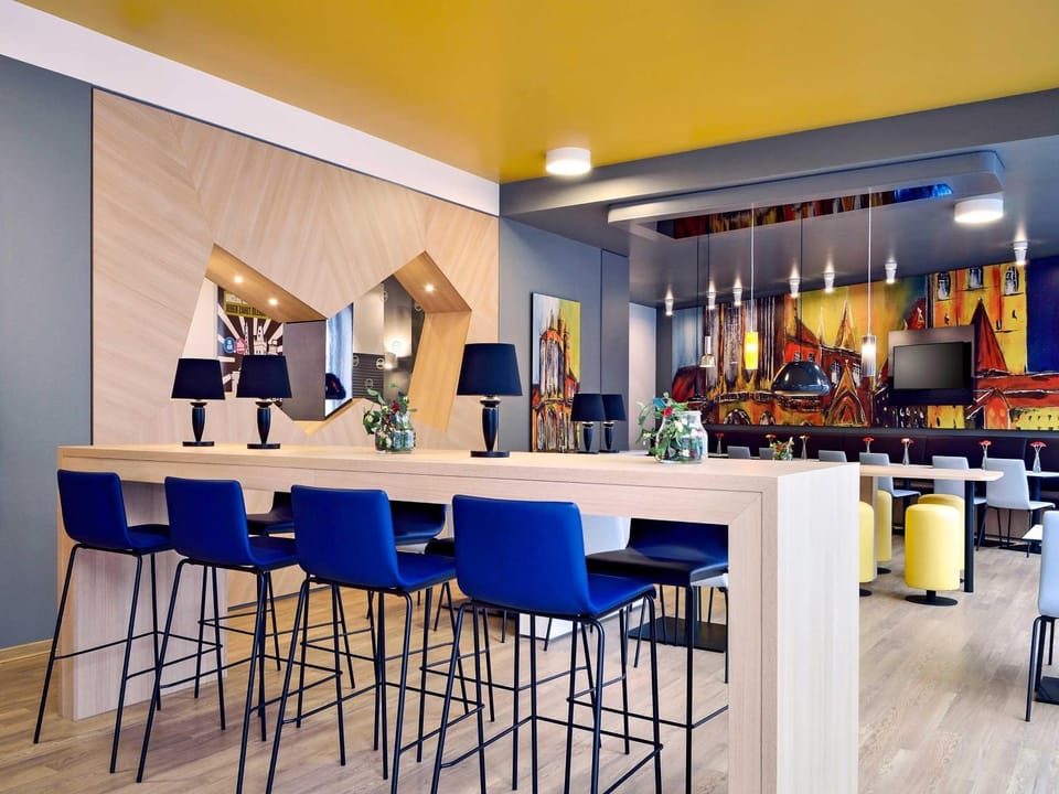 Lounge or bar, Breakfast