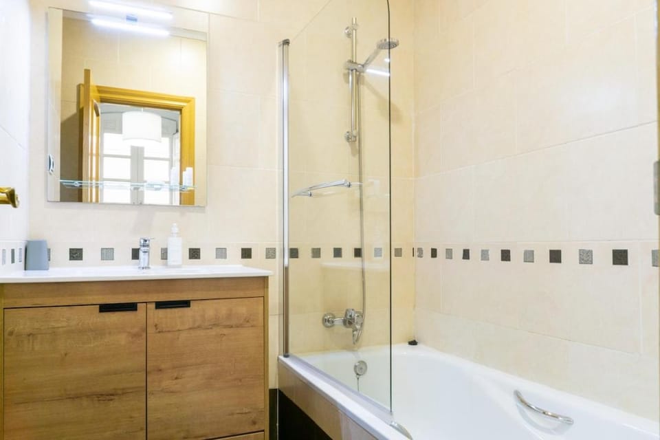 Bathroom, Bath, towels
