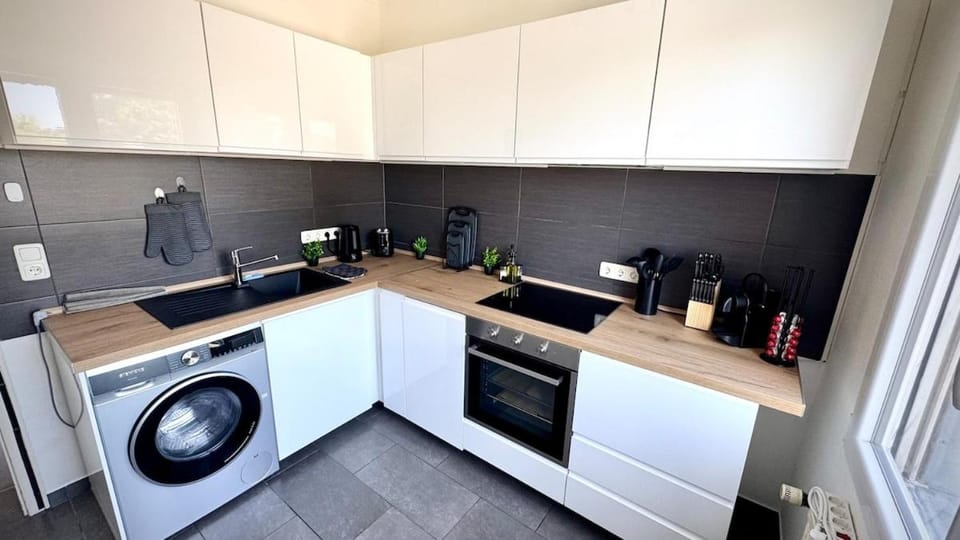 Kitchen or kitchenette, dishwasher, oven, pet friendly, toaster, washing machine