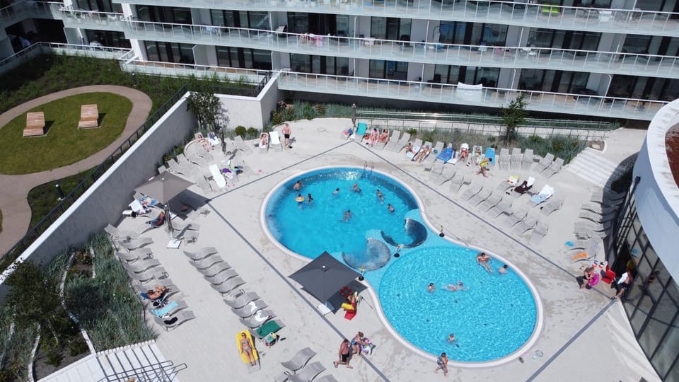 Property building, Day, Bird's eye view, Evening entertainment, Swimming pool, Swimming pool, sunbed