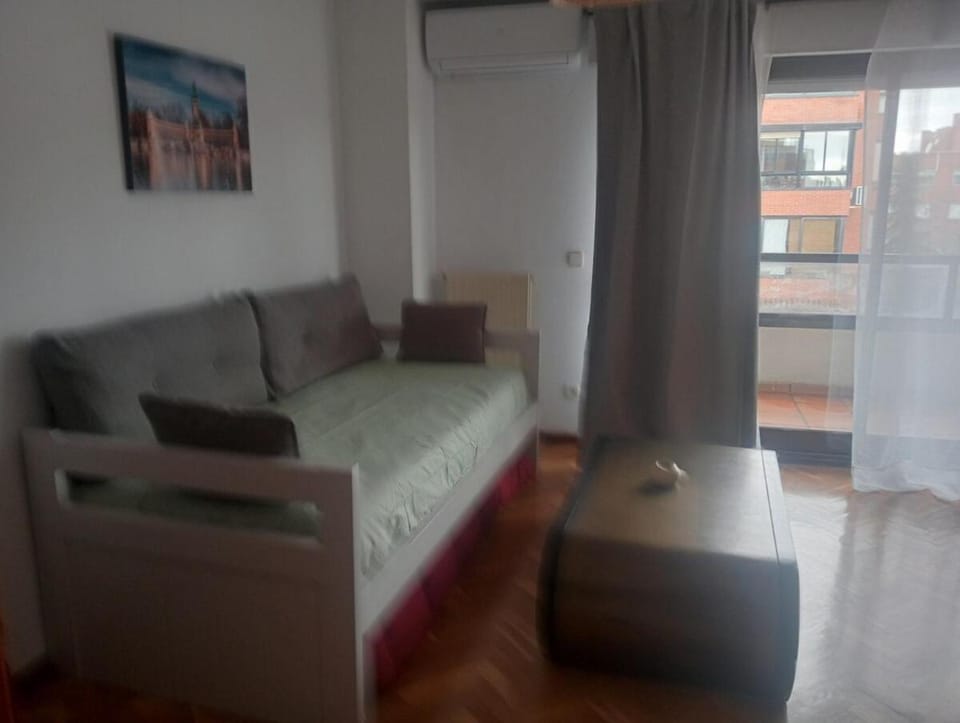 Apartmento con parking y piscina Madrid barajas ifema metropolitano Apartment in Madrid
