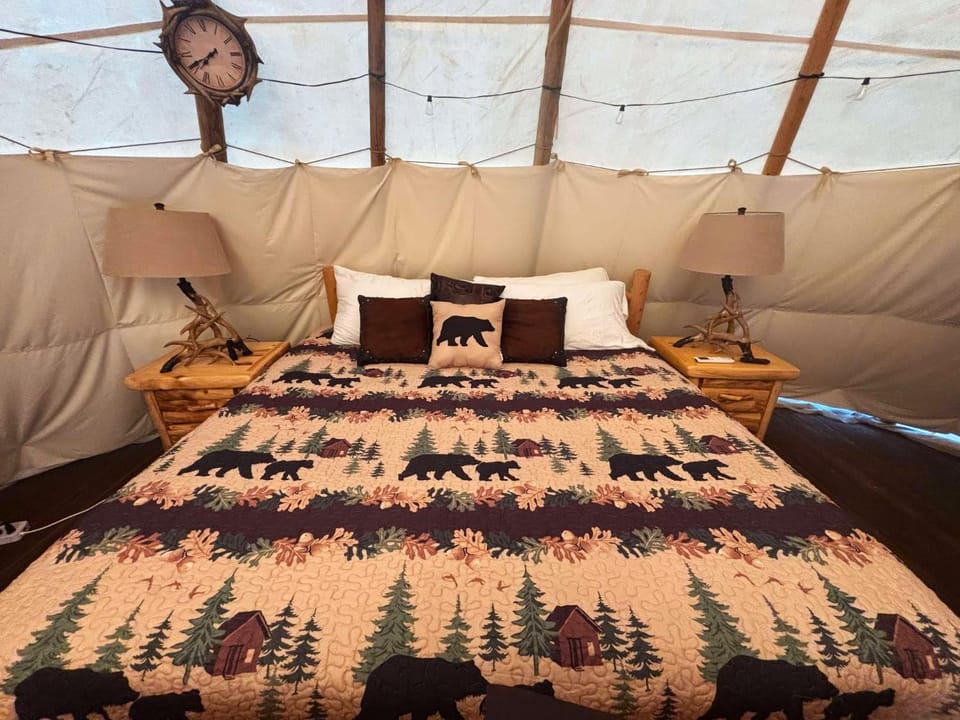 The Grand Luxury tent in Oregon