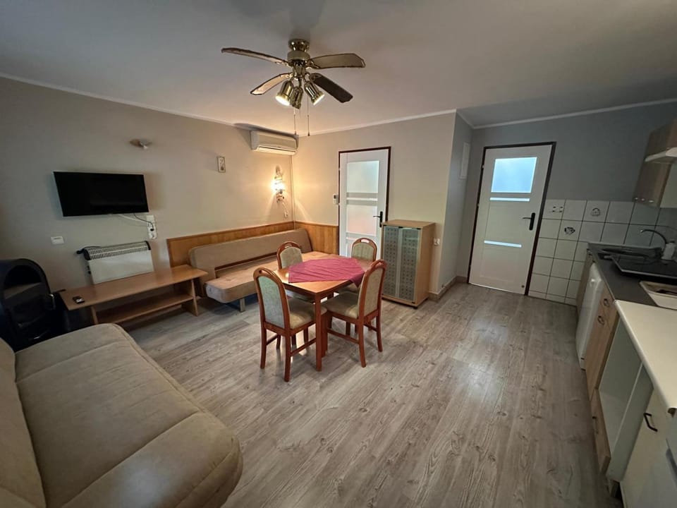 Communal lounge/ TV room, Kitchen or kitchenette, Living room, Dining area