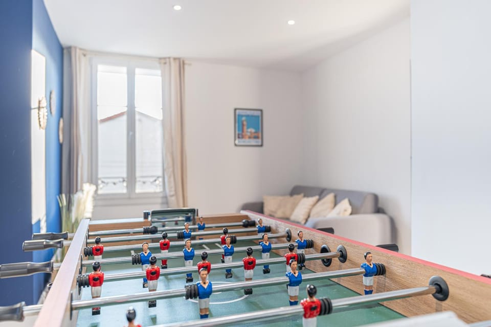 Game Room, Decorative detail