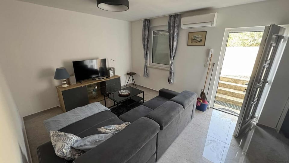 Communal lounge/ TV room, TV and multimedia, Living room