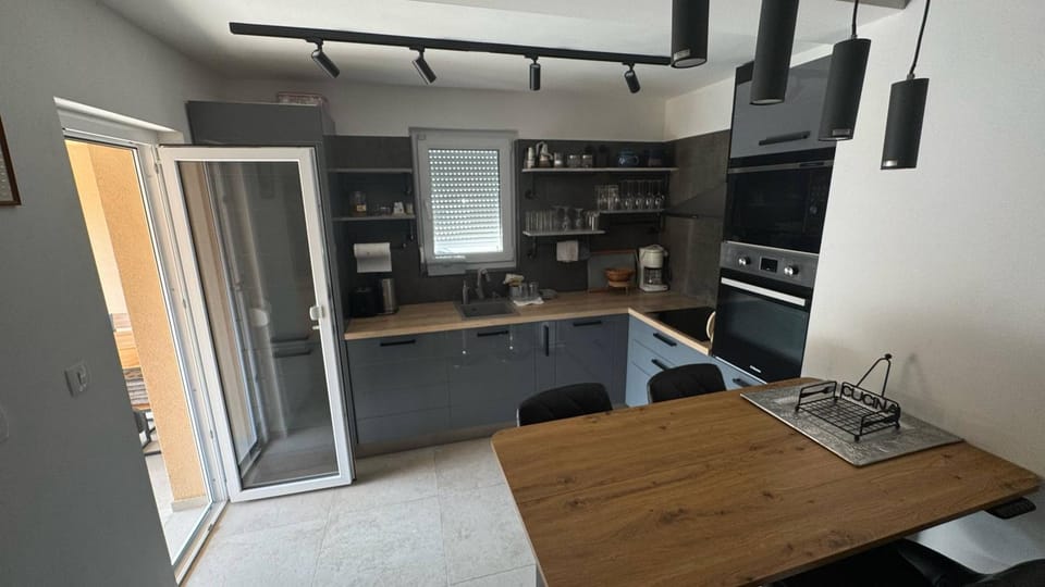 Kitchen or kitchenette, Dining area, dishwasher, oven, stove