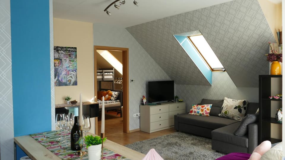 Communal lounge/ TV room, TV and multimedia, Living room, Evening entertainment