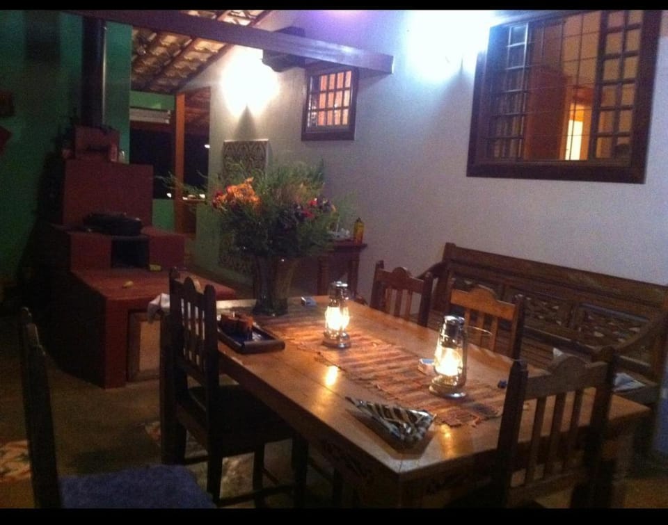 Casinha de campo na mata em condomínio rural House in State of Goiás