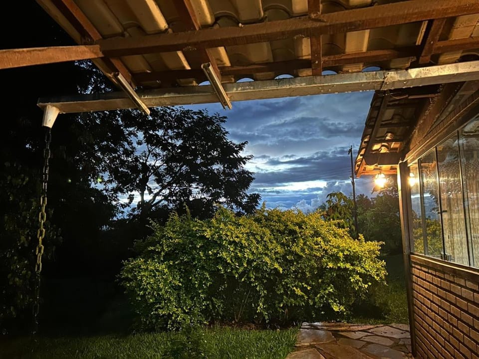 Casinha de campo na mata em condomínio rural House in State of Goiás