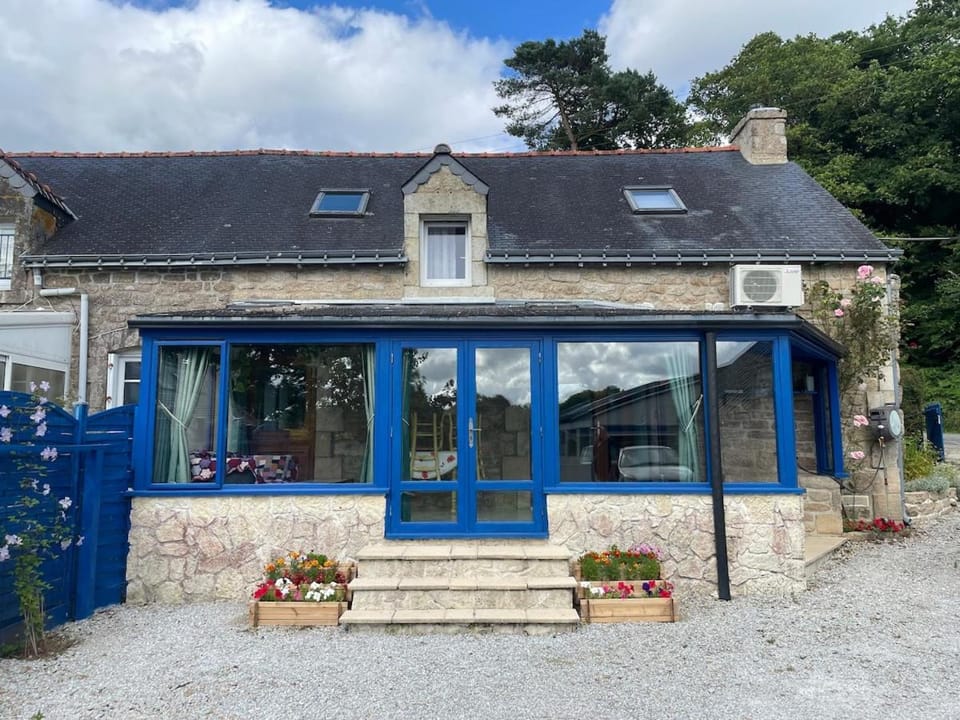 Longère Brittany Center House in Finistere