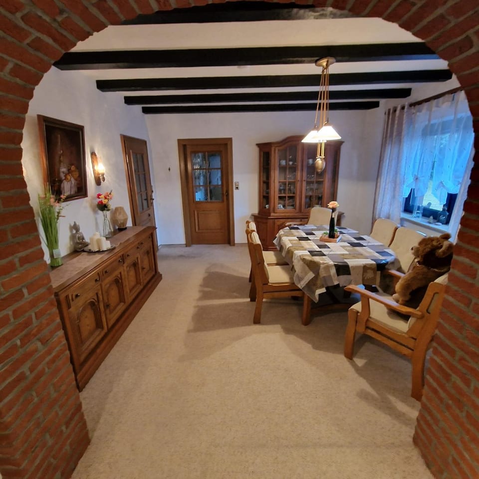Seating area, Dining area