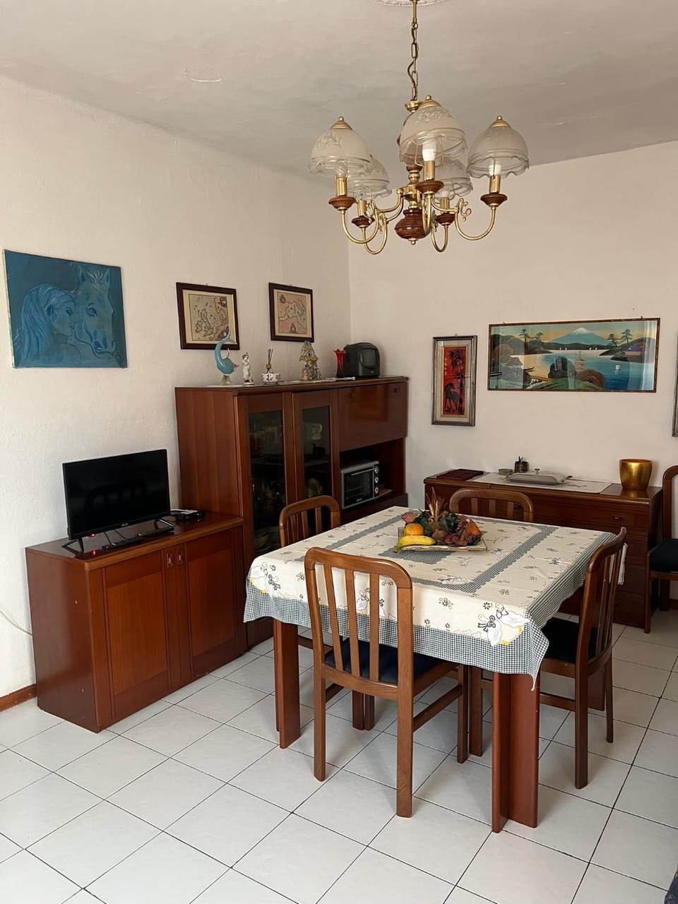 TV and multimedia, Living room, Dining area