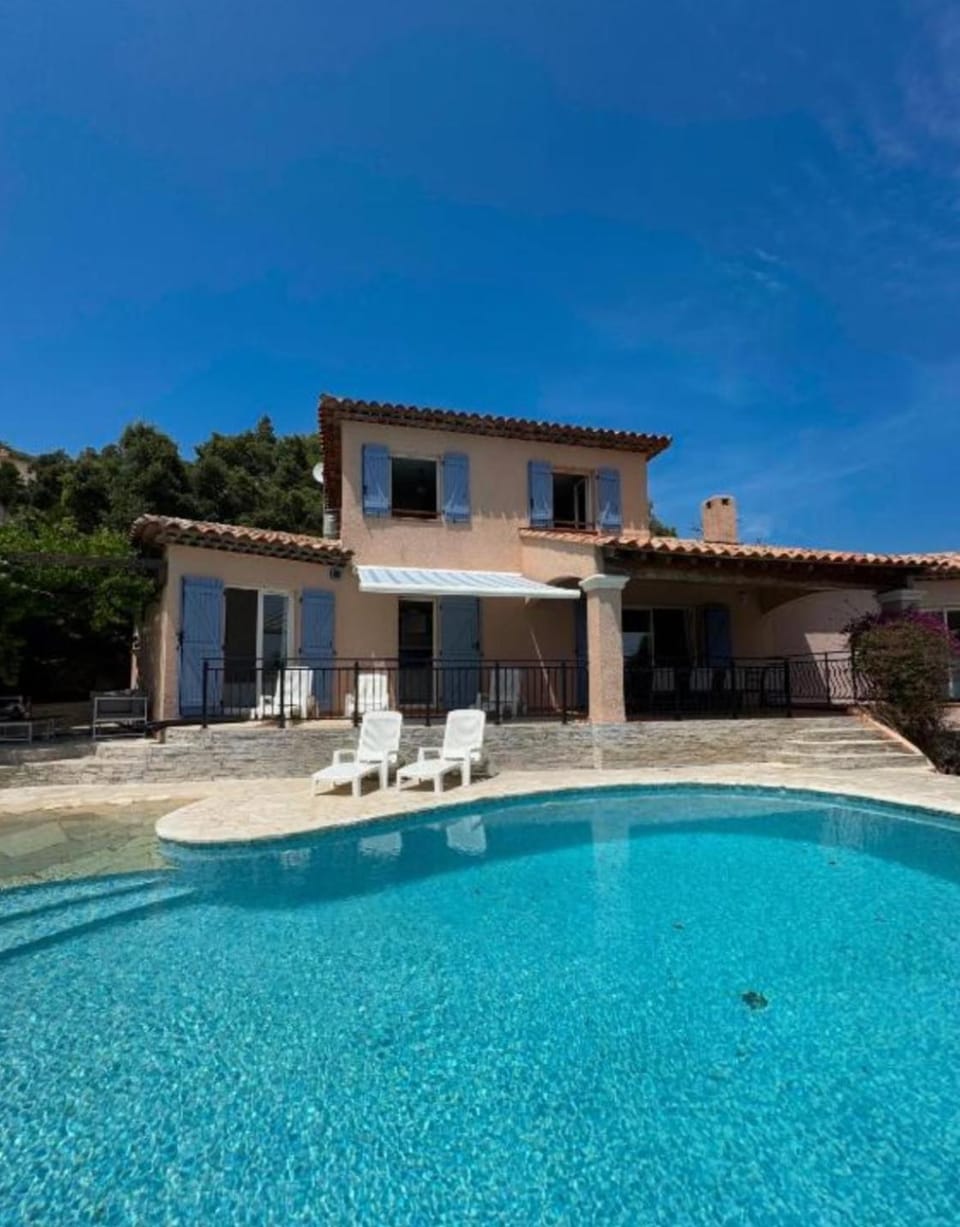 Property building, Pool view, Swimming pool, sunbed