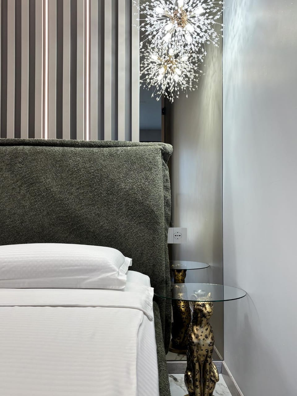 Cloud Nine Airport Residence- Free Parking, king Apartment in Cluj-Napoca