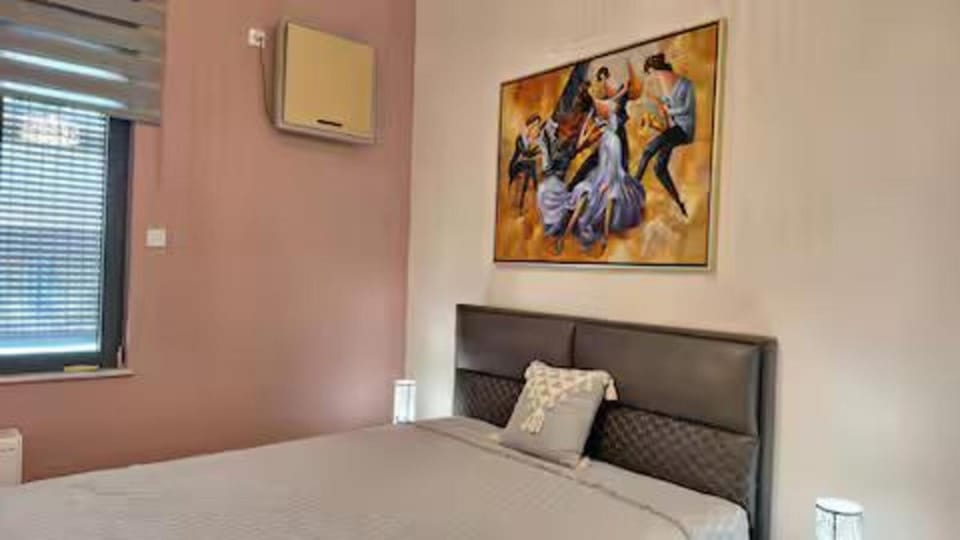 Bed, Bedroom, heating, air conditioner