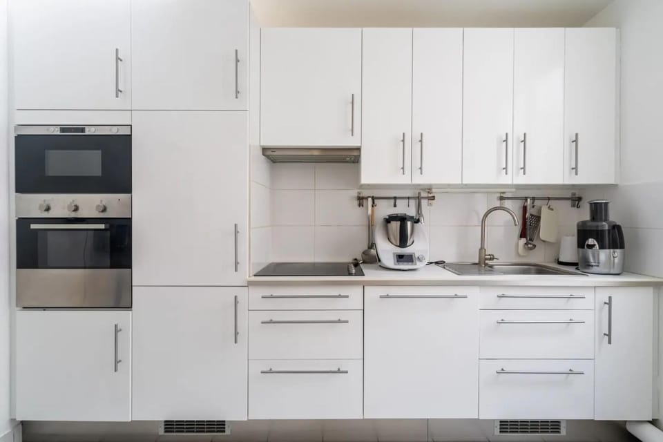 Kitchen or kitchenette, dishwasher, stove, toaster