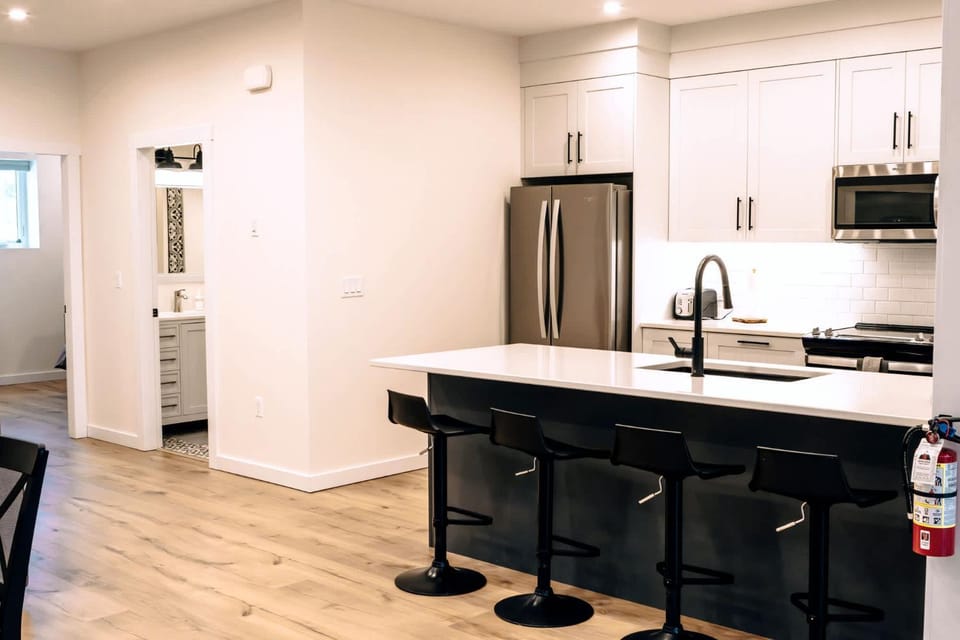 Revy To Go - Unique 2-Bedroom Condo Apartment in Revelstoke