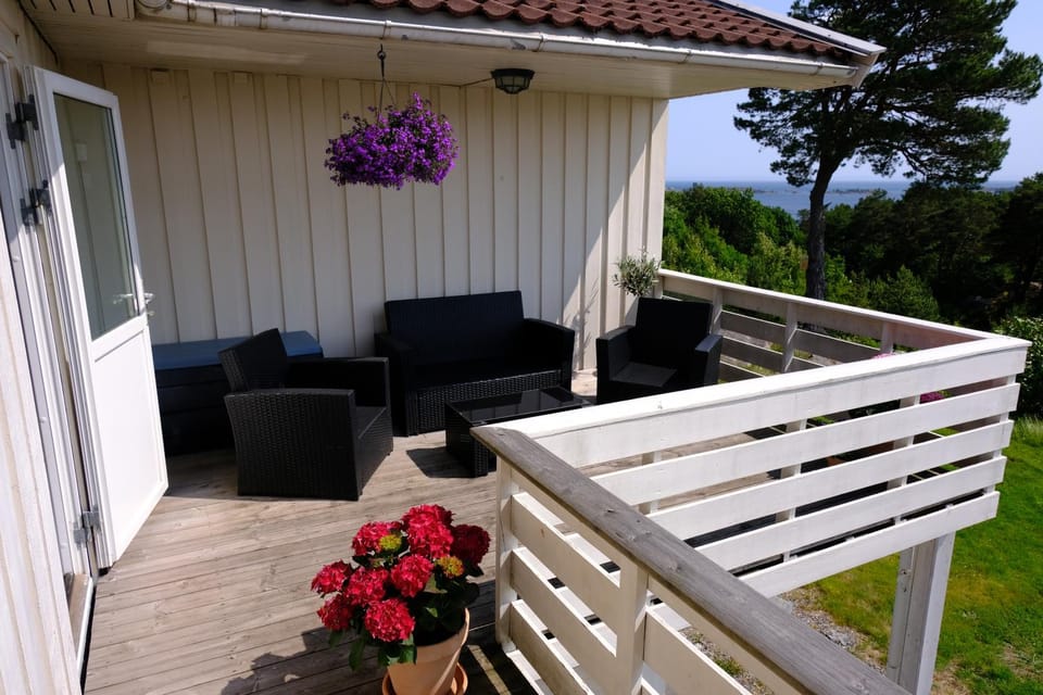 View (from property/room), Balcony/Terrace, Seating area
