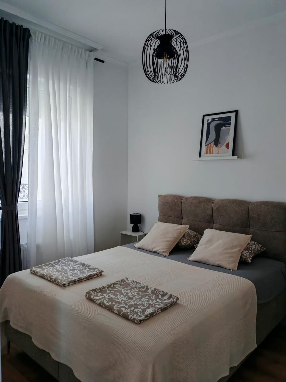 Bed, Photo of the whole room, Bedroom