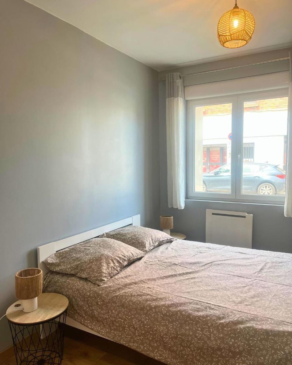 Bed, Photo of the whole room, Bedroom