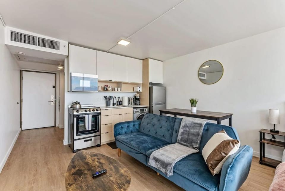 Stylish Downtown Studio Conference Rooms Free Pkg Gym Apartment in Salt Lake City