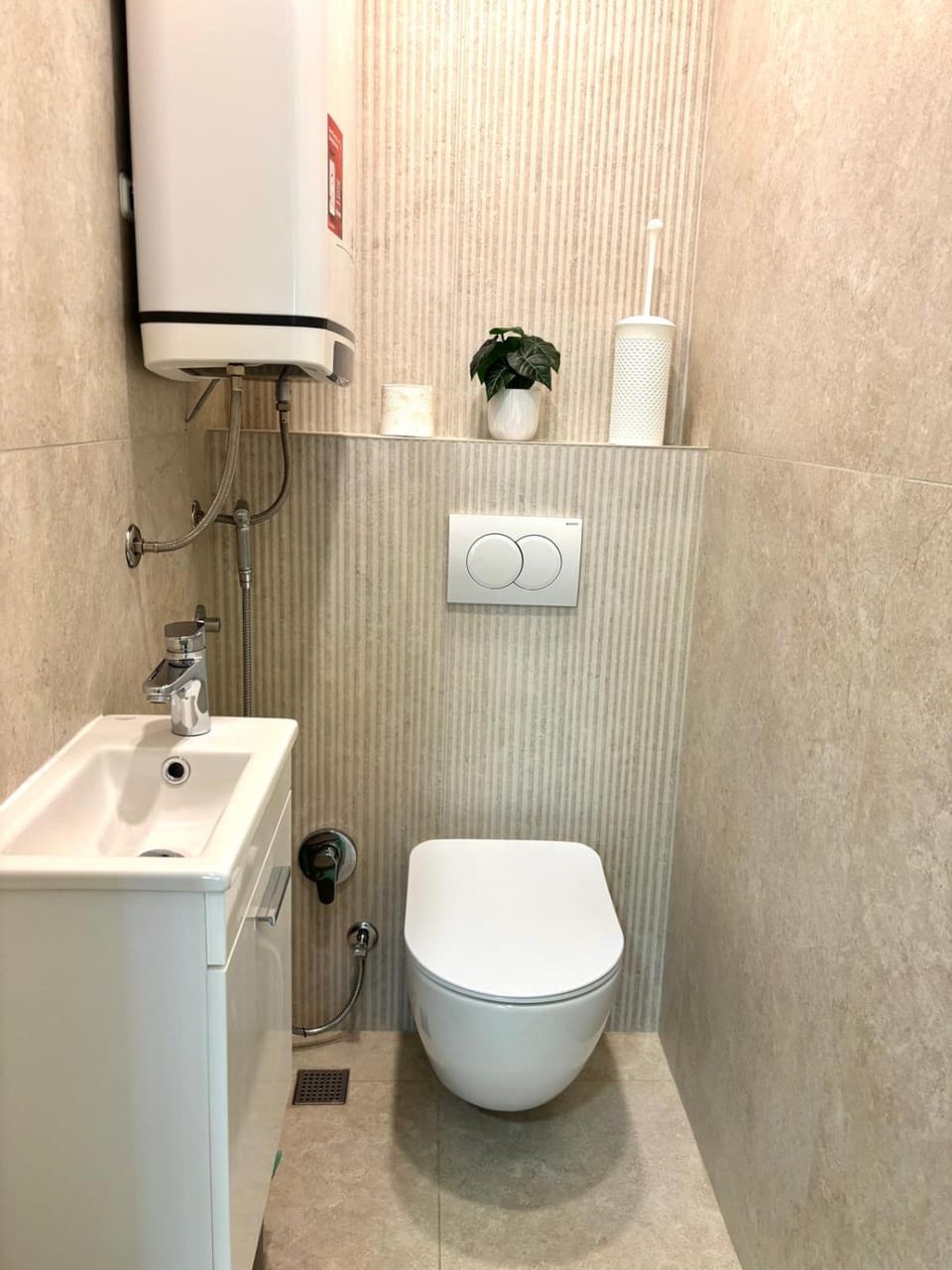Toilet, bidet