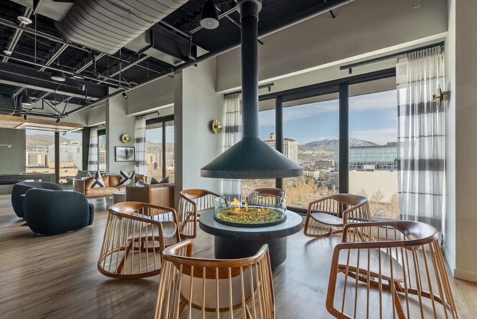 Modern Mountain View Downtown Oasis Free Pkg Gym Apartment in Salt Lake City