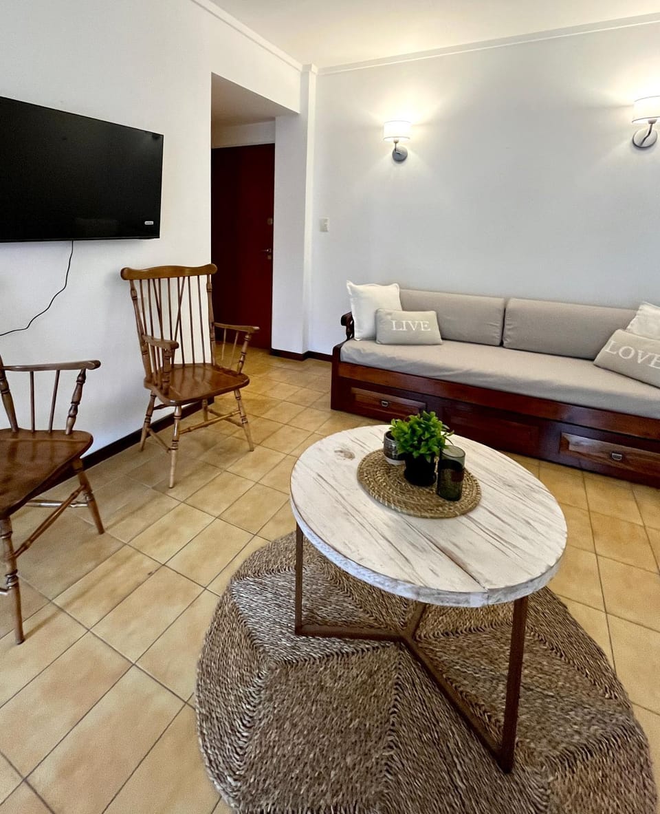 Communal lounge/ TV room, Living room, Seating area