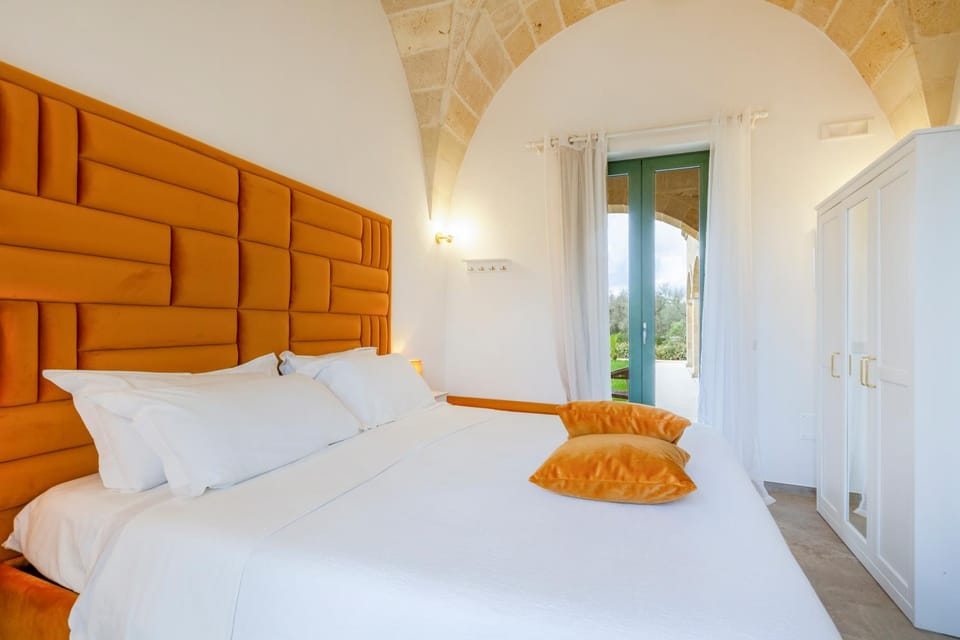 Bed, View (from property/room), Bedroom, Garden view, Inner courtyard view