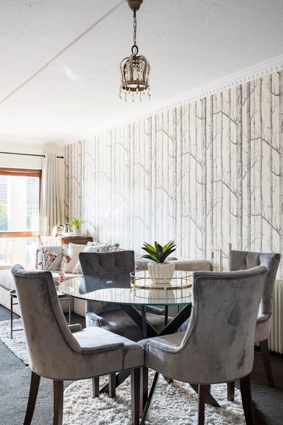 Designer garden 2 Bed apartment 1km to Mandela Sq Apartment in Sandton