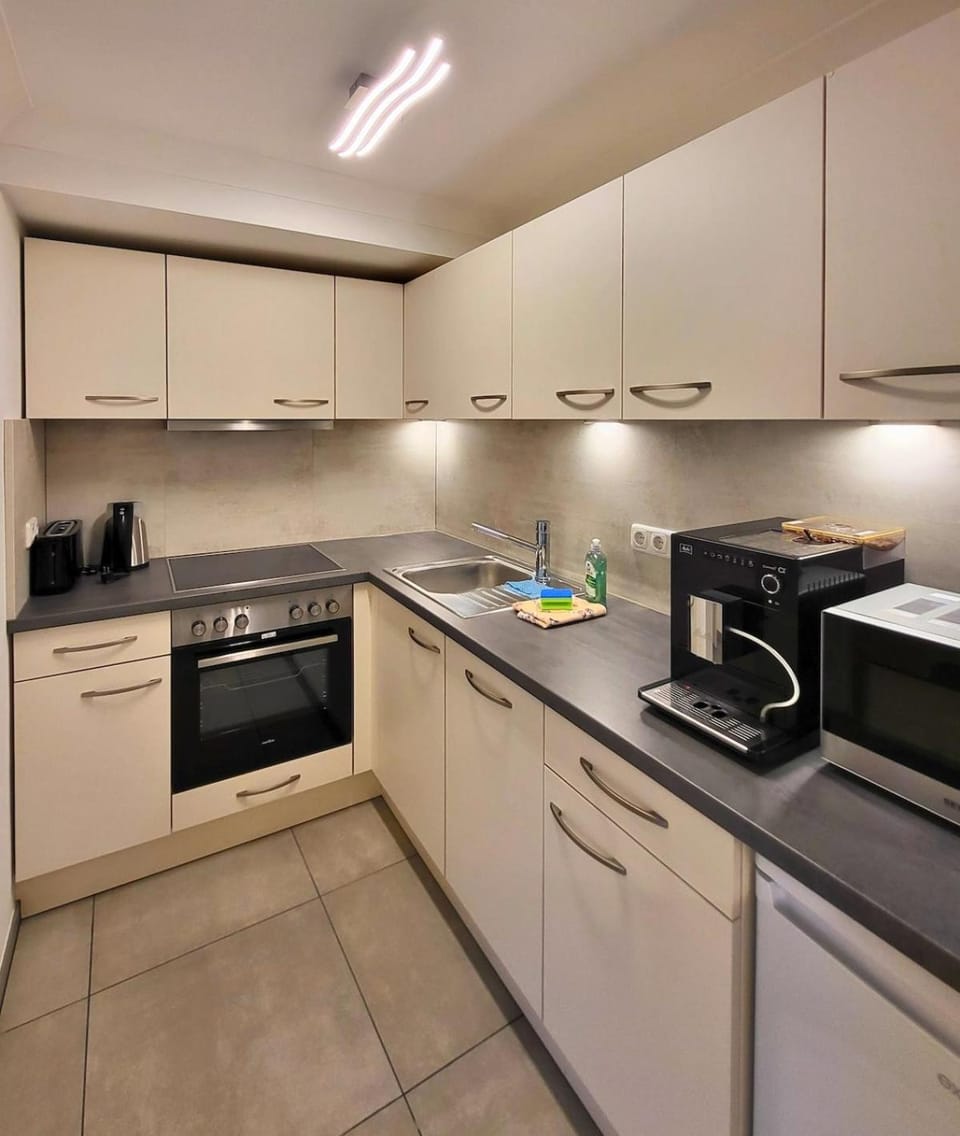 Coffee/tea facilities, Kitchen or kitchenette, microwave, toaster
