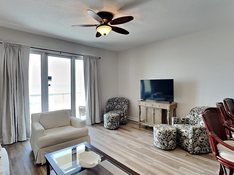 TV and multimedia, Balcony/Terrace, Living room, Seating area, Sea view, furniture
