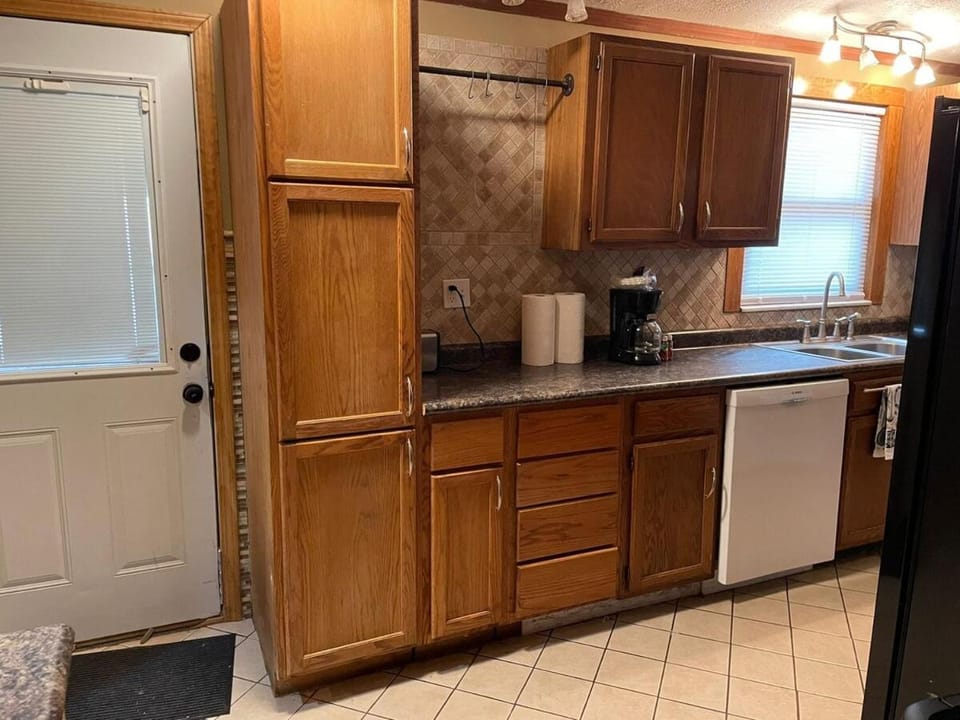 Coffee/tea facilities, Kitchen or kitchenette, dishwasher