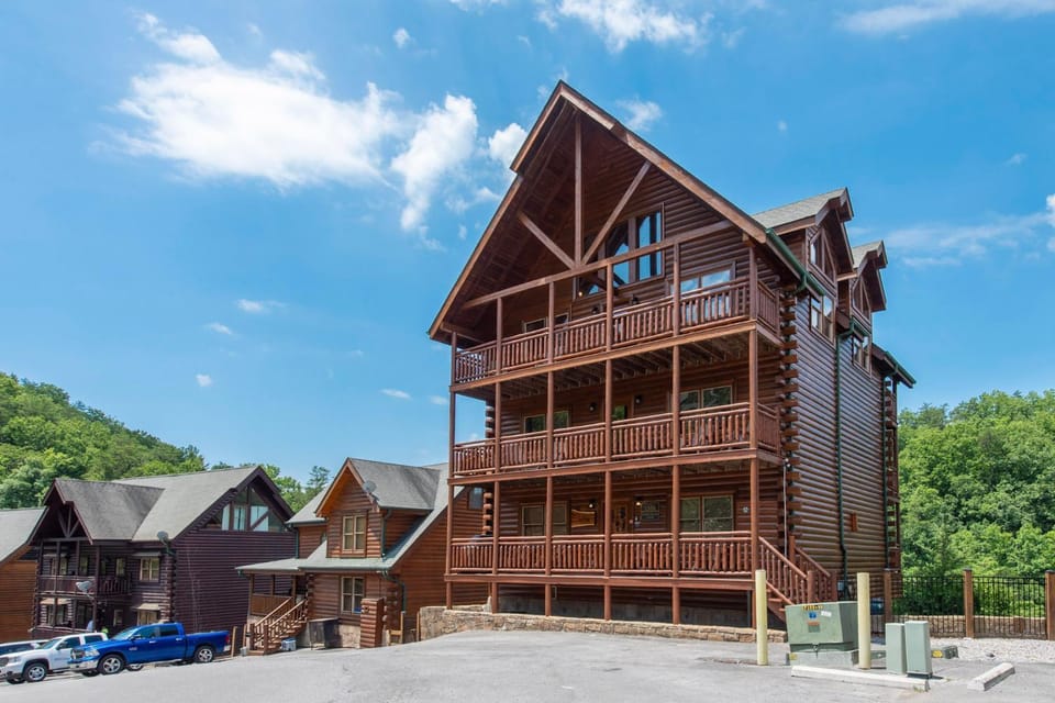 Mystic Mountain Lodge By Avada Properties House in Pigeon Forge