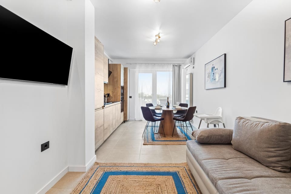 TV and multimedia, Kitchen or kitchenette, Living room
