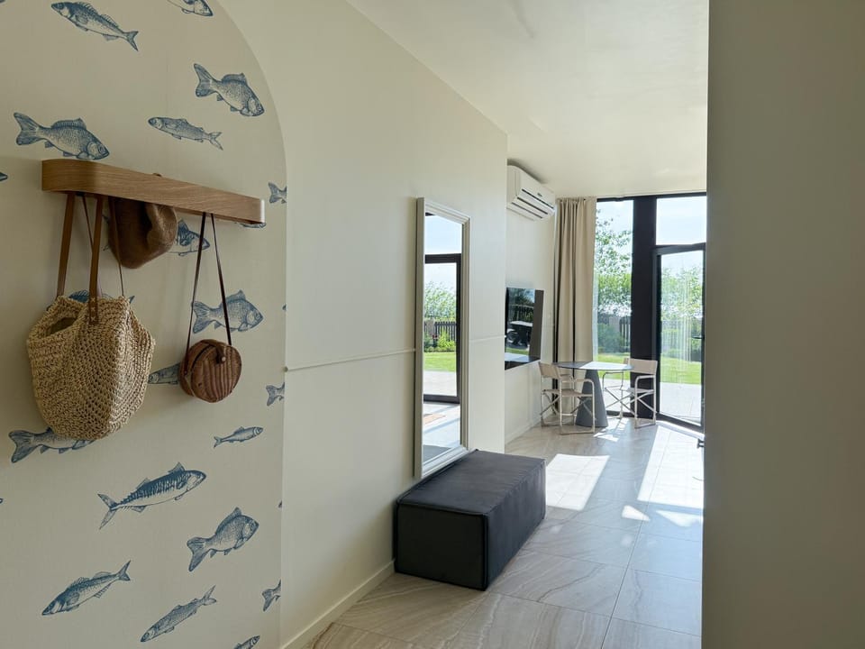 TV and multimedia, Living room, Seating area, air conditioner