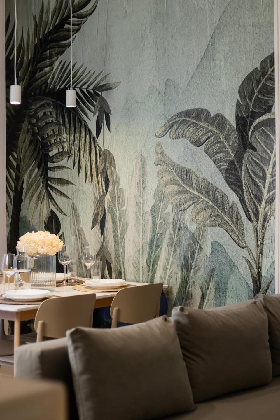 Decorative detail, Seating area, Dining area